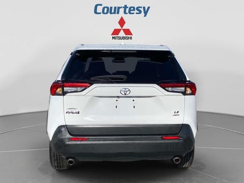 Ice Cap 2024 Toyota RAV4 LE
