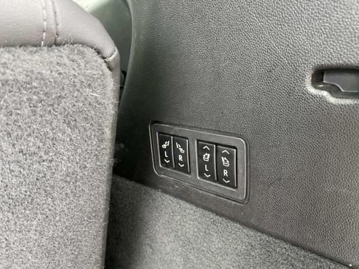 Argent Silver Metallic 2023 Cadillac XT6 Premium Luxury AWD