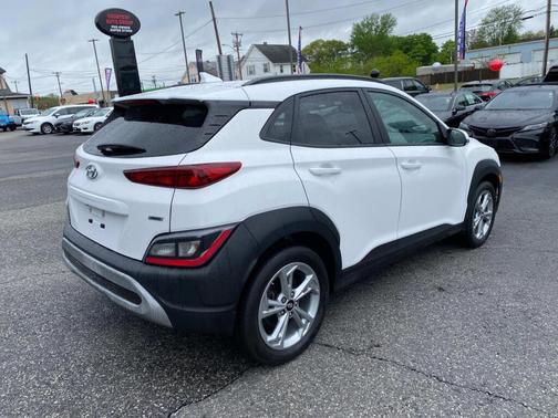 2022 Hyundai KONA SEL