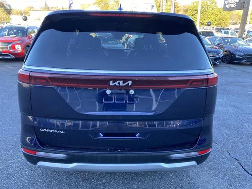 2024 Kia Carnival LX