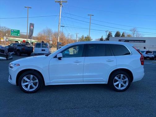 2022 Volvo XC90 T5 Momentum