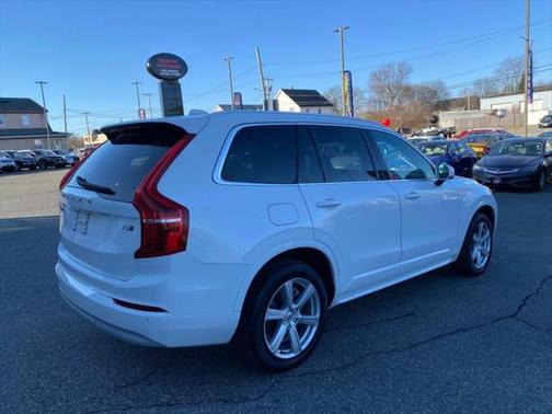 2022 Volvo XC90 T5 Momentum