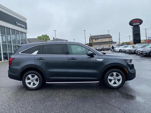 2022 Kia Sorento LX