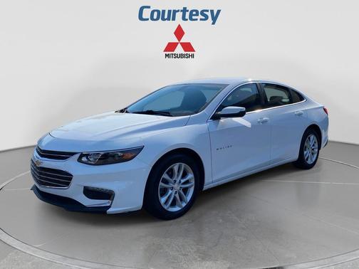 White 2018 Chevrolet Malibu LT