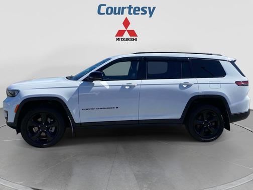 Bright White Clearcoat 2023 Jeep Grand Cherokee L Altitude