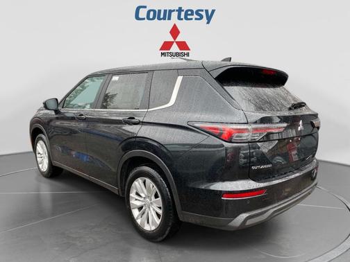 Black 2026 Mitsubishi Outlander ES 2.5 S-AWC