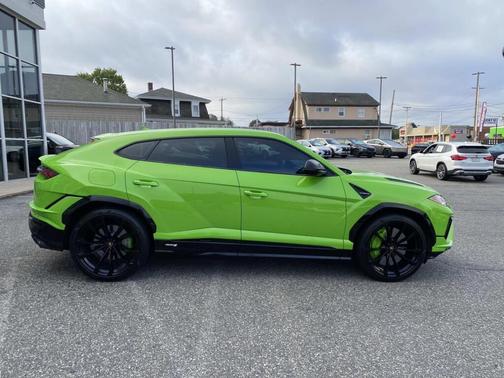 2023 Lamborghini Urus S