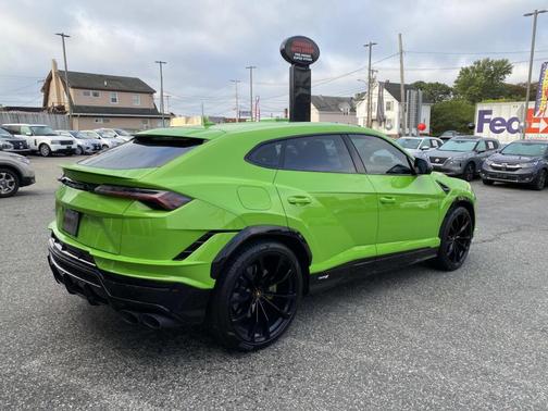 2023 Lamborghini Urus S