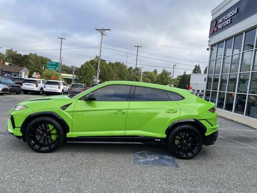 2023 Lamborghini Urus S