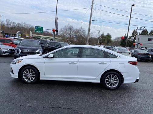 Quartz White Pearl 2018 Hyundai SONATA SE