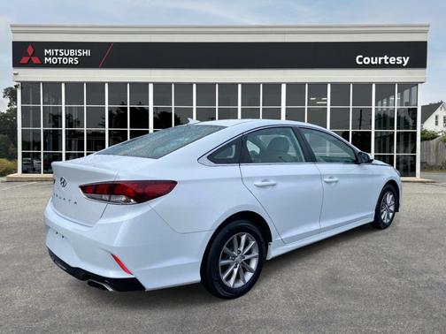 Quartz White Pearl 2018 Hyundai SONATA SE