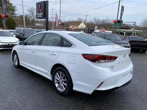 Quartz White Pearl 2018 Hyundai SONATA SE
