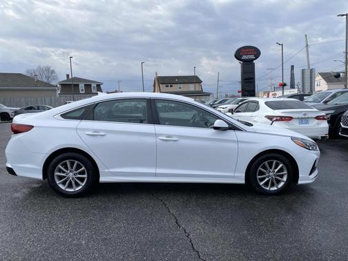 Quartz White Pearl 2018 Hyundai SONATA SE