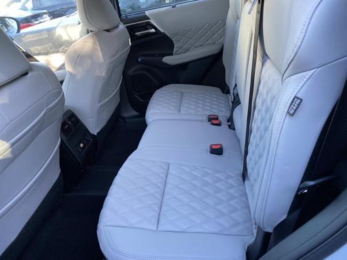 2025 Mitsubishi Outlander PHEV SEL