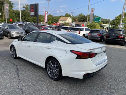 2023 Nissan Altima SR VC-Turbo FWD