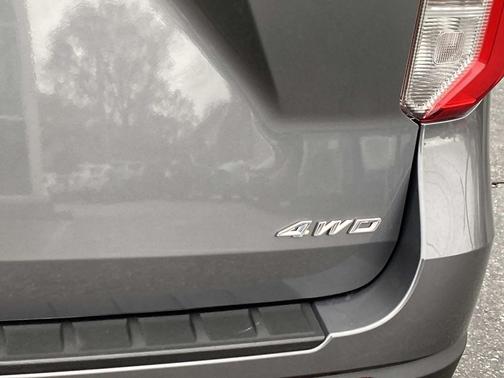 Carbonized Gray Metallic 2021 Ford Explorer XLT
