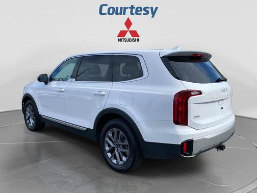 Glacial White Pearl 2023 Kia Telluride LX