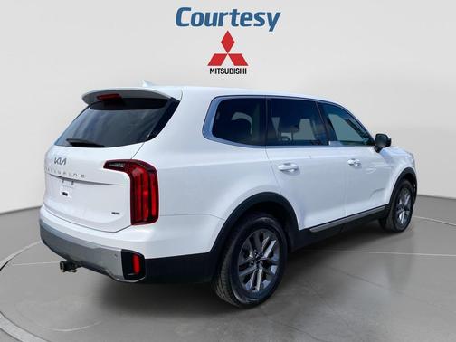 Glacial White Pearl 2023 Kia Telluride LX