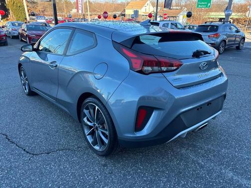 2019 Hyundai Veloster 2