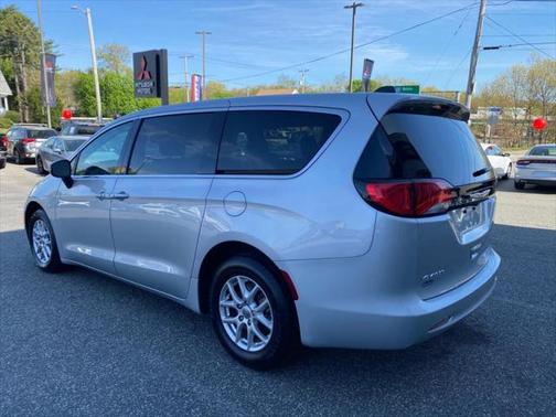 2023 Chrysler Voyager LX