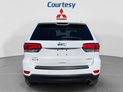 Bright White Clearcoat 2021 Jeep Grand Cherokee Laredo
