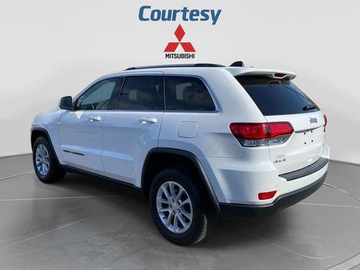 Bright White Clearcoat 2021 Jeep Grand Cherokee Laredo