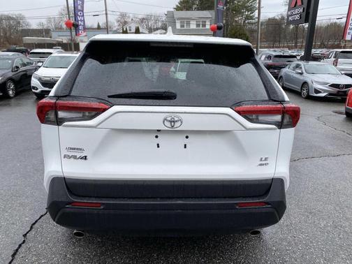 Ice Cap 2024 Toyota RAV4 LE