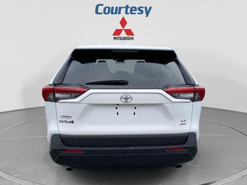 Ice Cap 2024 Toyota RAV4 LE