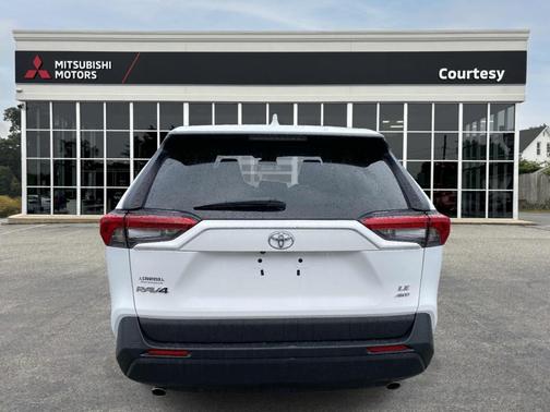 Ice Cap 2024 Toyota RAV4 LE