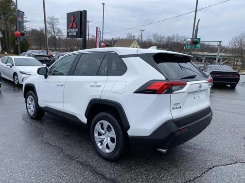 Ice Cap 2024 Toyota RAV4 LE