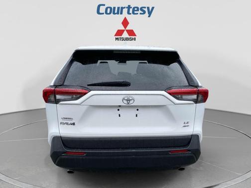 Ice Cap 2024 Toyota RAV4 LE