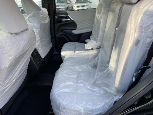 2025 Mitsubishi Outlander PHEV SEL