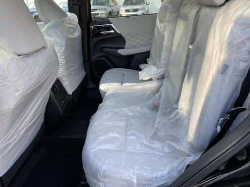Black Diamond 2025 Mitsubishi Outlander PHEV SEL