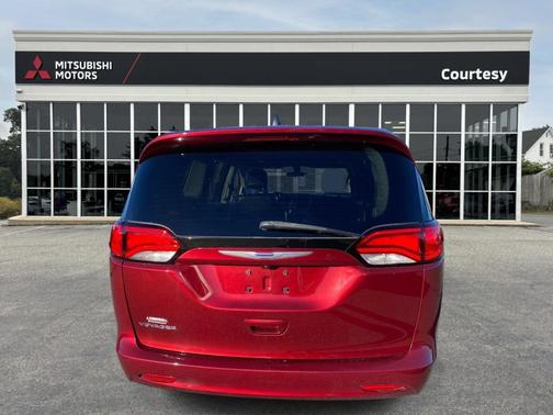 2020 Chrysler Voyager L