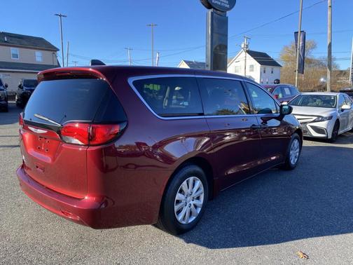 2020 Chrysler Voyager L