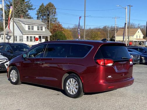 2020 Chrysler Voyager L