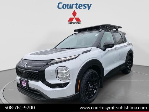 White Diamond/Black Roof 2026 Mitsubishi Outlander Trail Edition S-AWC