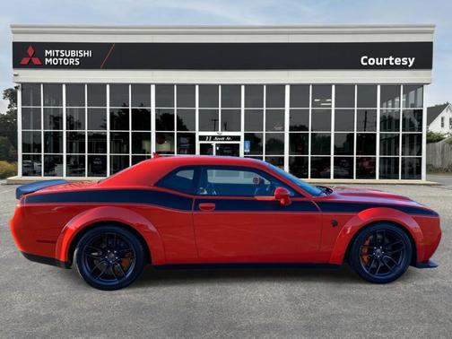 Go Mango 2023 Dodge Challenger SRT Hellcat