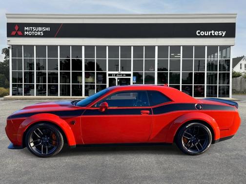 Go Mango 2023 Dodge Challenger SRT Hellcat