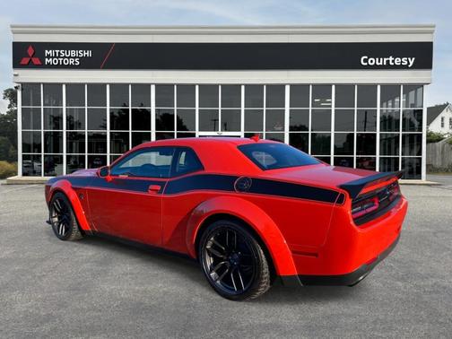 Go Mango 2023 Dodge Challenger SRT Hellcat