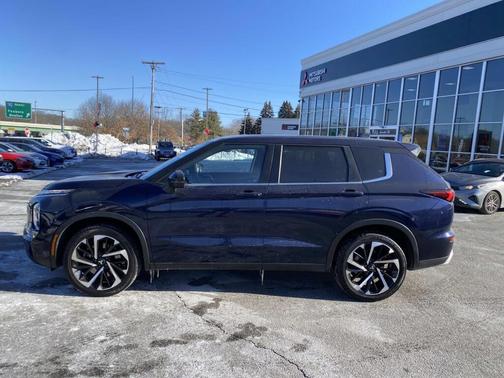 2022 Mitsubishi Outlander SE