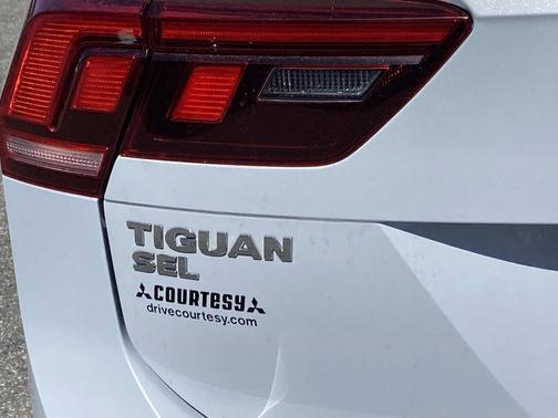 White 2018 Volkswagen Tiguan 2.0T SEL