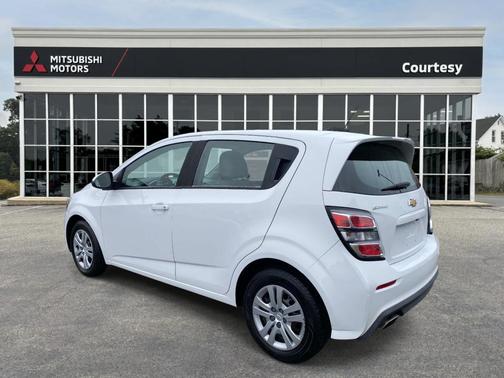 Summit White 2017 Chevrolet Sonic LT