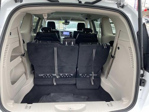 Bright White Clearcoat 2024 Chrysler Pacifica Touring L