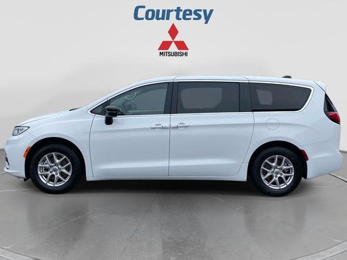 Bright White Clearcoat 2024 Chrysler Pacifica Touring L