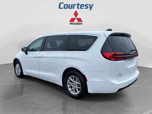 Bright White Clearcoat 2024 Chrysler Pacifica Touring L