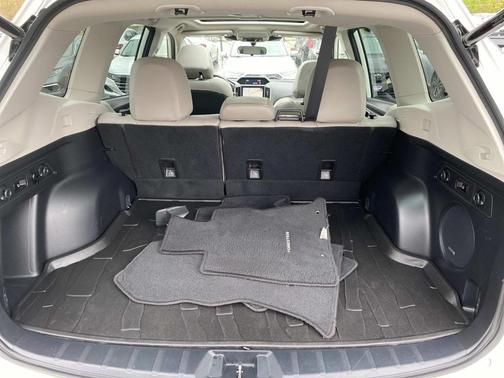 Crystal White Pearl 2023 Subaru Forester Limited