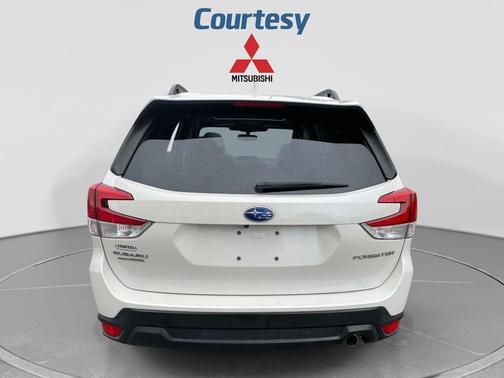 Crystal White Pearl 2023 Subaru Forester Limited