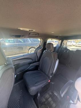 Bright White Clearcoat 2020 Chrysler Pacifica Touring