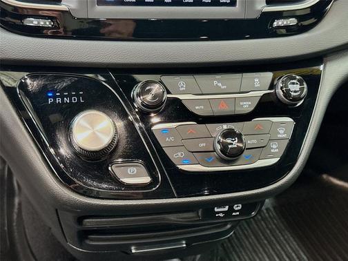 Bright White Clearcoat 2020 Chrysler Pacifica Touring